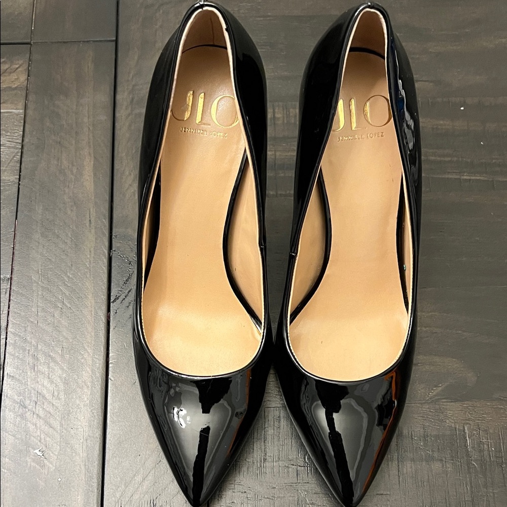 Jennifer Lopez Shiny Black Pumps